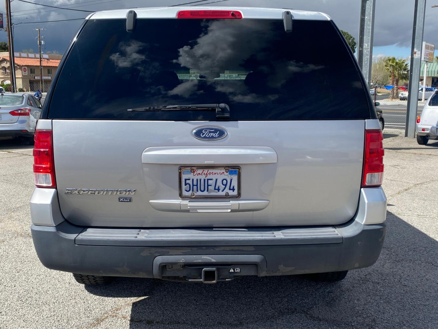 2004 /GREY Ford Expedition XLT 5.4L 2WD (1FMPU15L34L) with an 5.4L V8 SOHC 16V engine, 4-Speed Automatic Overdrive transmission, located at 44356 Date Ave., Lancaster, CA, 93534, (661) 945-6555, 34.688919, -118.139374 - Photo#1